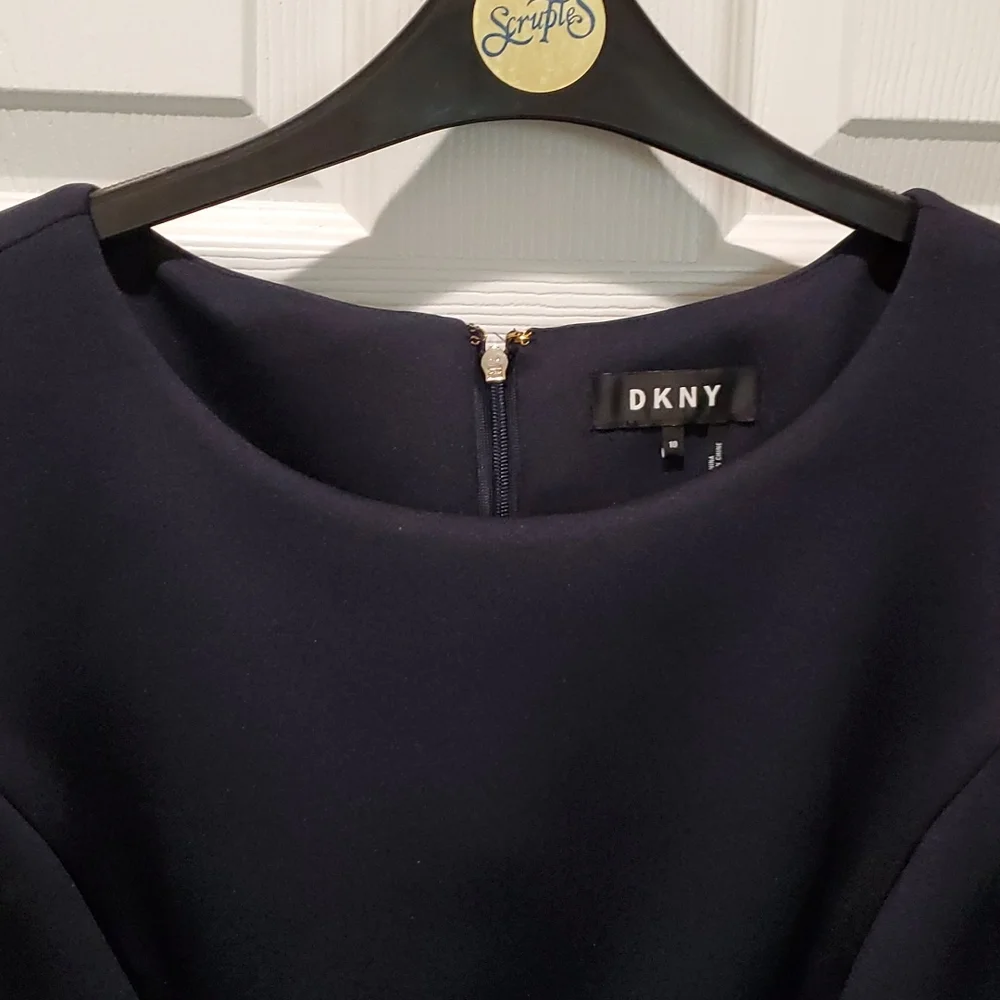 DKNY - Picture 3 of 6